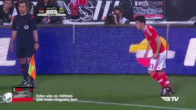 Konstantinos Mitroglou scored this back heel golazo for Sport Lisboa e Benfica