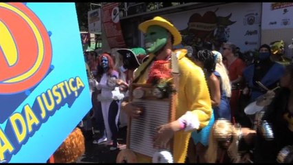 En medio del verano los superhéroes se unen para disfrutar del carnaval-