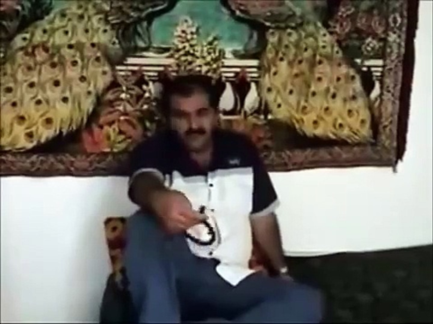 En sadık arkadaşlar adamın karısının onayından hemen sonra ilk sefer sikişiyor.