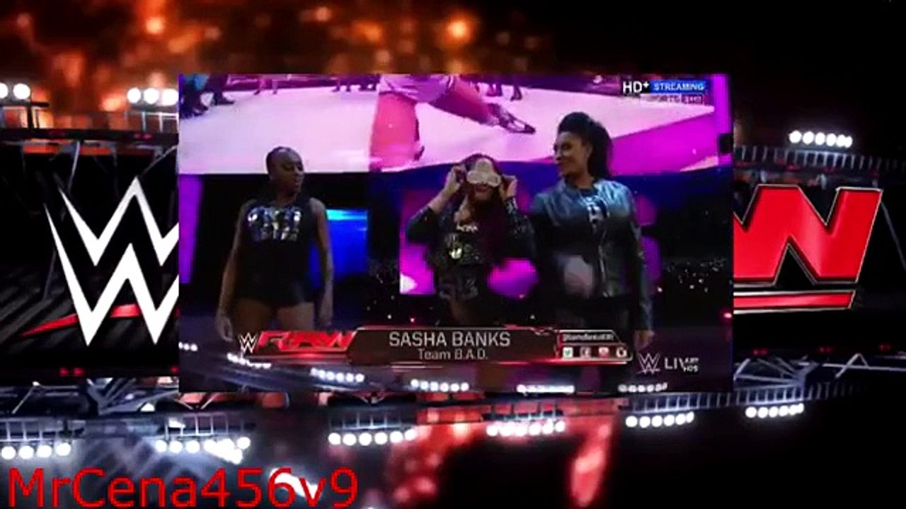 Sasha Banks vs Becky Lynch - WWE Raw 11/23/15