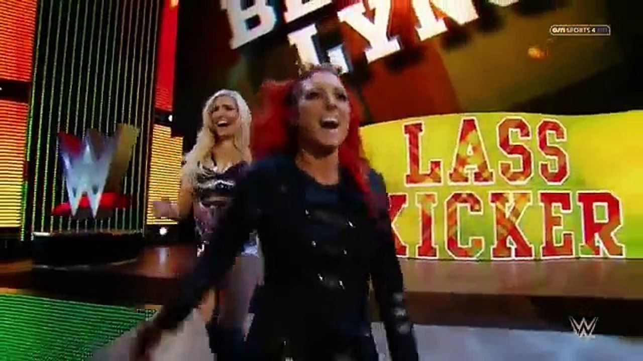 Becky Lynch vs Brie Bella - WWE Main Event 10/30/15