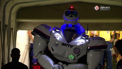 Robozão entra em campo na festa de apresentação do Bahia