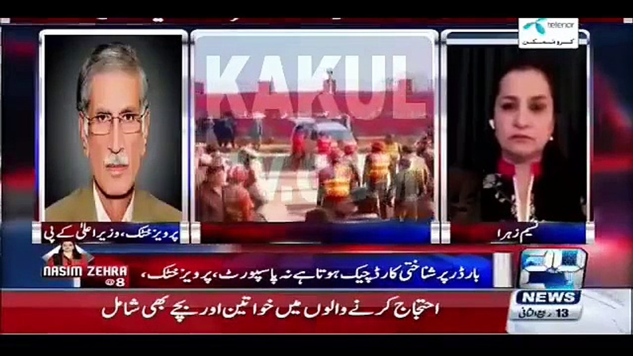 Pervez Khattak exposes the fake protesting person on his visit to Professor Hamid (Shaheed) home