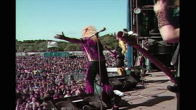 WE ARE TWISTED F-CKING SISTER