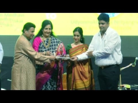 Jalota Welfare Foundation Host The Annual Glory Awards 2016