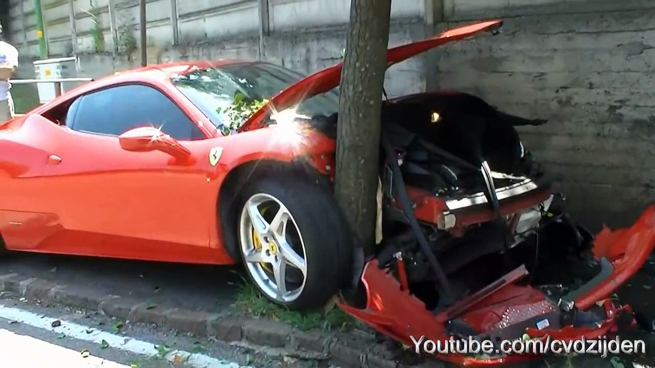 Ferrari 458 Italia crash into a tree!!