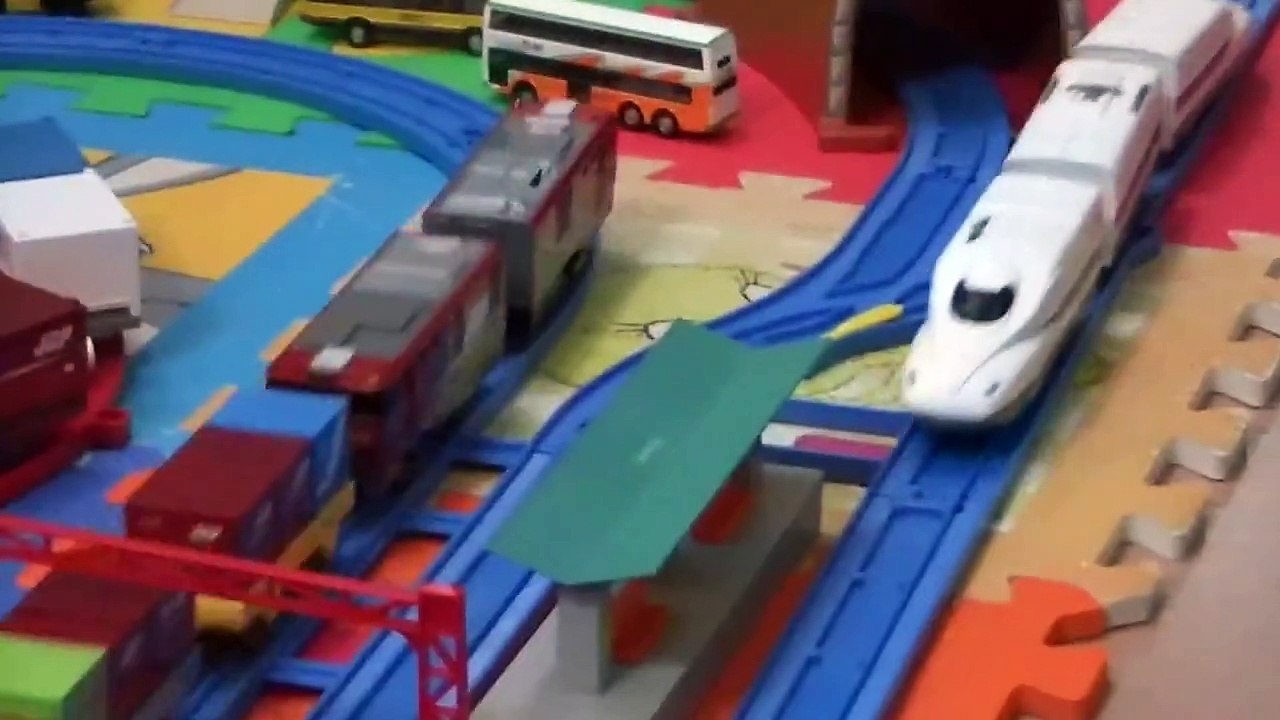 【走行動画】 700系新幹線 スーパービュー踊り子号 列車のクラッシュ Takara TOMY Plarail タカラトミー プラレール (00039)