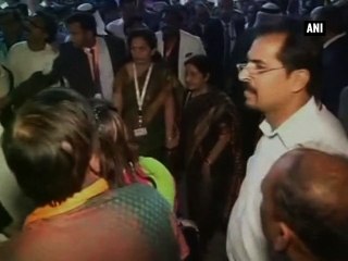 EAM visits Srinathjee Temple in Bahrain