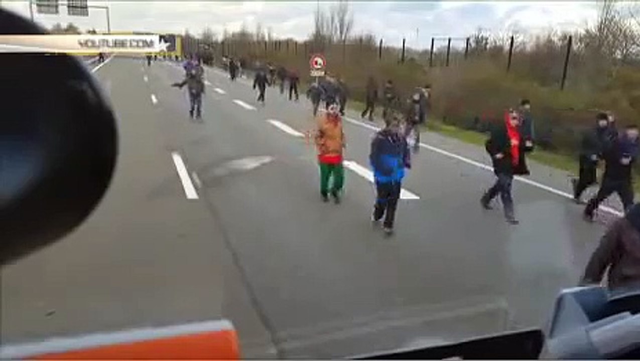 En France, un camion écrasé migrants airain