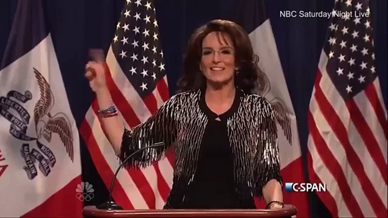 Tina Fey plays Sarah Palin as she endorses Trump on SNL