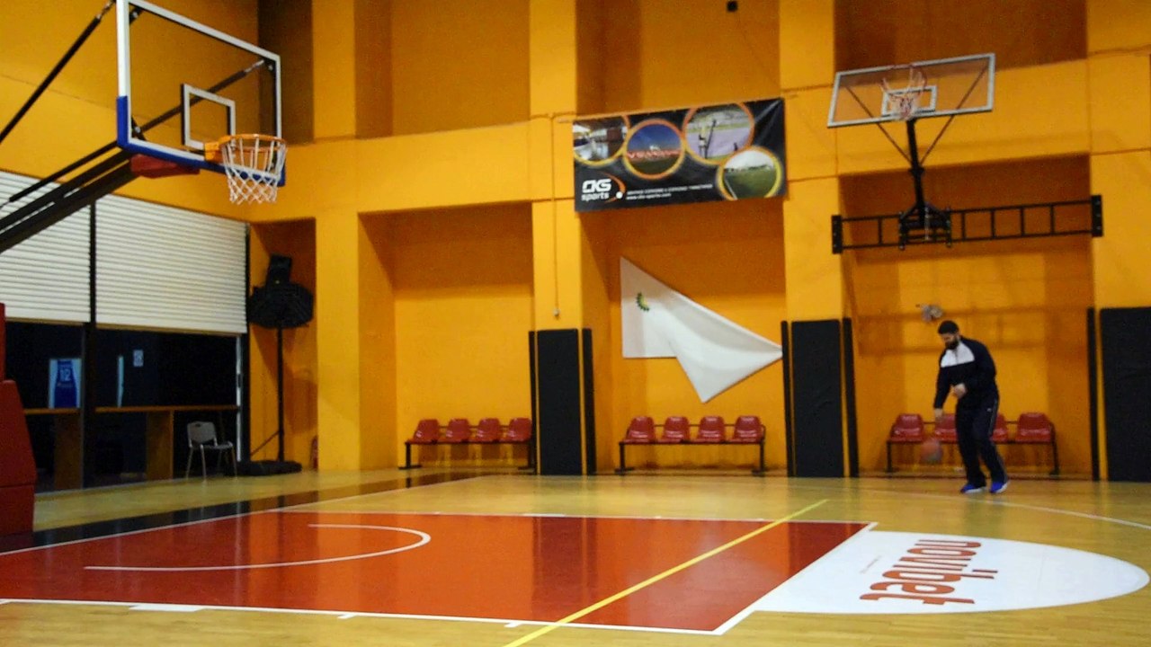 Παπαμακάριος τρίποντα