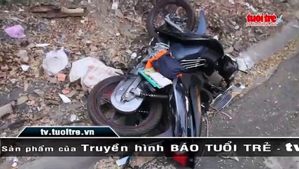 Va chạm với ô tô Camry, xe máy “bay” lên vỉa hè