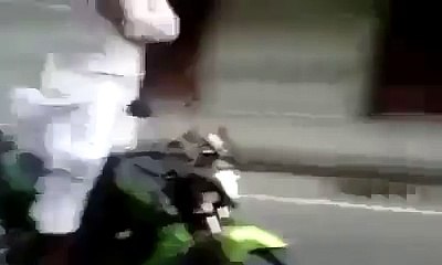 Old Man Ke Kaam Dekho... Ye Umar He Iski