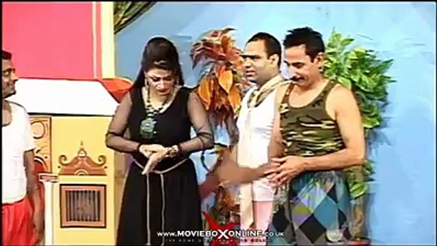 بے غیرتی کی حدیں پار اتنی سختی سے ہاتھ لگایا کے سٹیج پر ہی لڑکی کے کپڑے پھاڑ دیے