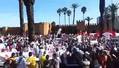مسيرة الأساتذة المتدربين بالرباط ساحة باب الحد بالعاصمة الرباط 2016_01_24