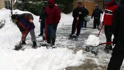 US snowstorm kills at least 19 and causes travel chaos