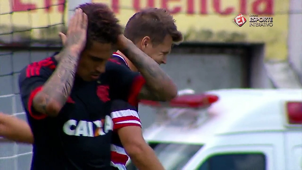 Jorge faz jogada pela esquerda e Alemão quase marca contra