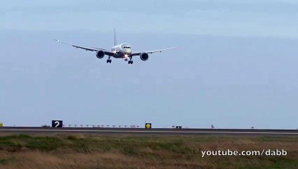 B787 testflight crosswind landing!! Big Planes