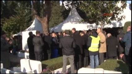 Cenazede Yüzlerce Kişi Dua İçin Sıraya Girdi -2