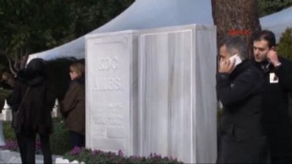 Cenazede Yüzlerce Kişi Dua İçin Sıraya Girdi 1