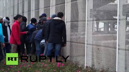 Calais : des réfugiés prennent d’assaut à un ferry britannique (RT France)