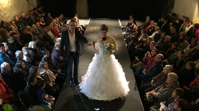 Défilé de mode lors du 1er salon de la femme