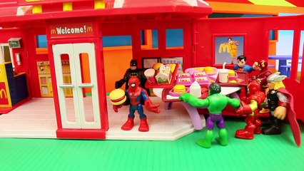 Giant Spiderman vs Batman Robot Batbot with Superman and The Flash Eating at McDonalds