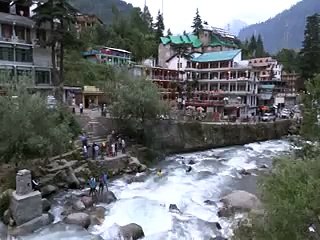 2015-06-16-Old Manali tyrolienne au dessus de la Manaslu