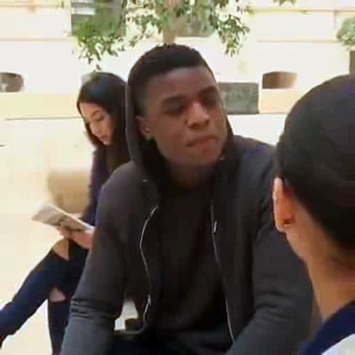 Quand tu fait une feinte pour pas te faire serrez par ta meuf ^^