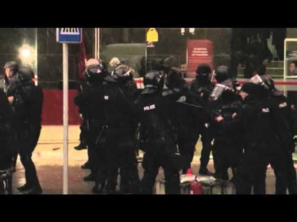 LEVIZJA VETEVENDOSJE AKUZON QEVERINE SE PO PERDOR POLICINE PER TE DHUNUAR OPOZITEN LAJM