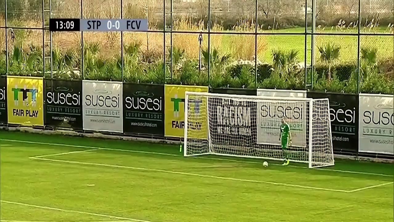 Marc Rzatkowski réussit un coup franc de 60 m