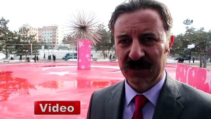 Buzdan dev Türk bayrağı