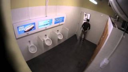 LG IPS display Hot Girls Bathroom prank (video) Stage Fright