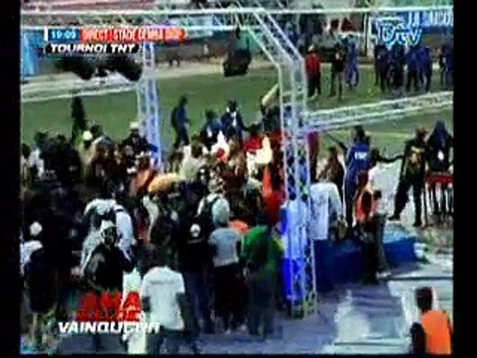 Vidéo: Intégralité du combat  Ama Baldé vs Gouy Gui. Regardez