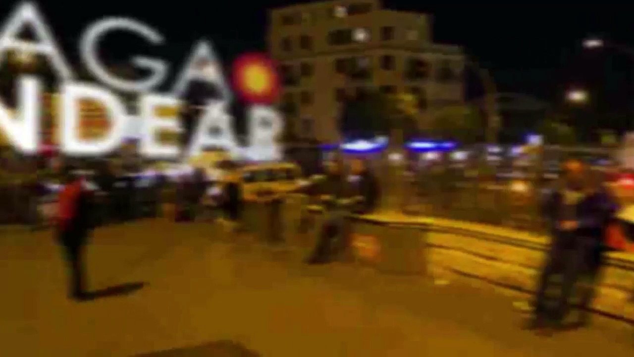 NIÑO SE QUEDA PEGADO A POSTE
