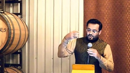 Dr Aamir Liaquat Husain giving a short speech on Islam