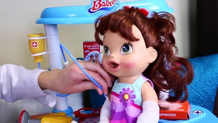 Télécharger la video: BABY ALIVE & Doc McStuffins Sandra Doctor Check Up FAIL Lucy Crazy at Doll Hospital Disney