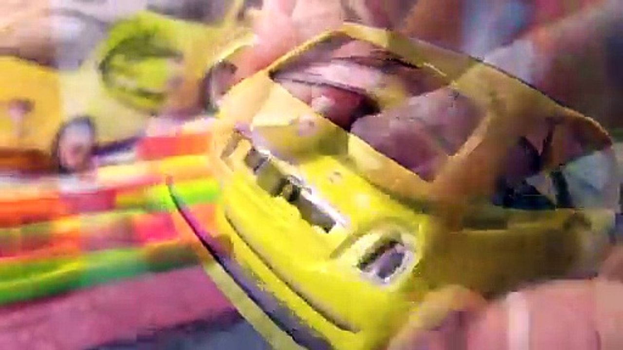 Çizgi Film - Yarış arabası Spedy ve Bus Fiat 500 araba yapıyor