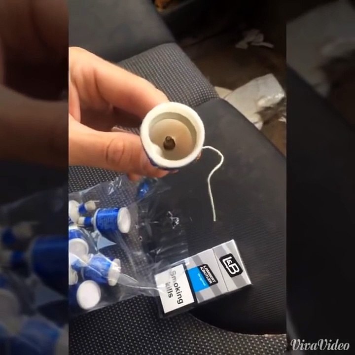 Il piège la cigarette de son pote avec un pétard - Bonne méthode pour stopper la clope