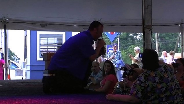 Scott Michael sings 'Sweet Caroline' Elvis Week 2011