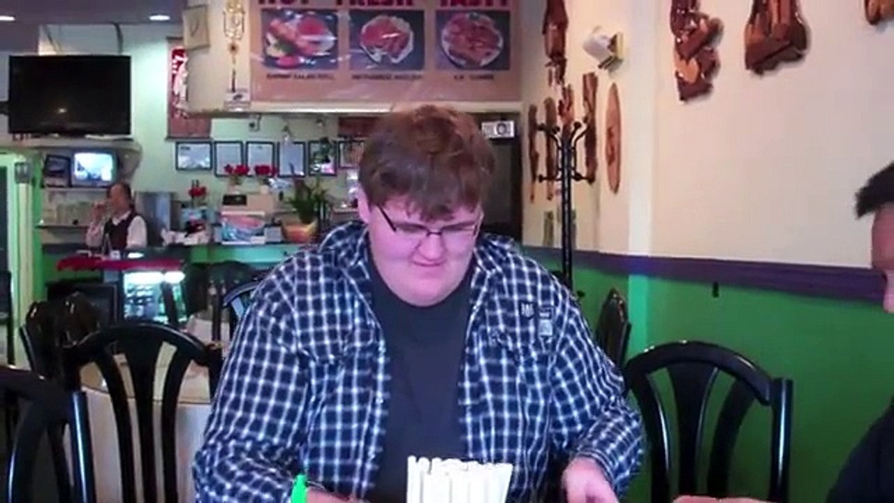 John Chow Tests Asus Eee Pad Slider at Dot Com Pho Vancouver, BC