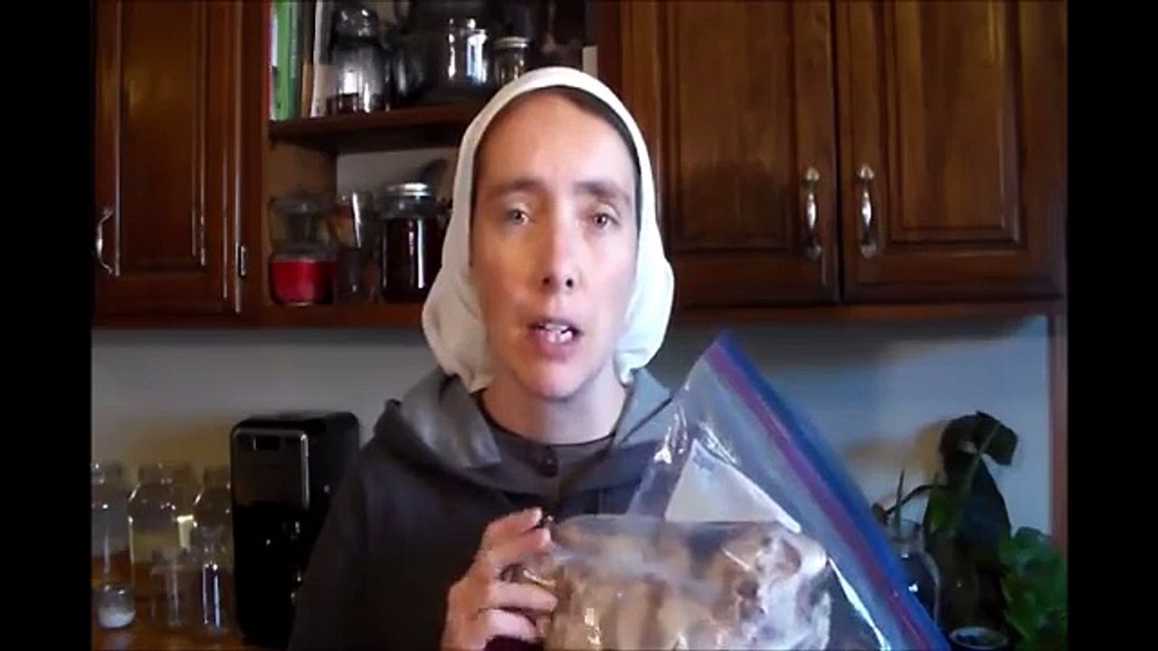 How to Make Chicken Bone Broth