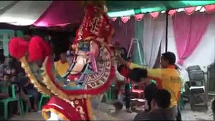 KUDA RENGGONG DIDAMBA ANAK ANAK