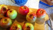 Lekkere Appelbollen maken met Floris. Floris makes delicious apple balls
