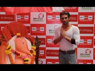 Prateik Babbar Performs Aarti @ 'Big Green Ganesha' Pandal