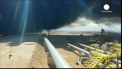 Impresionante incendio en la refinería libia de Ras Lanuf