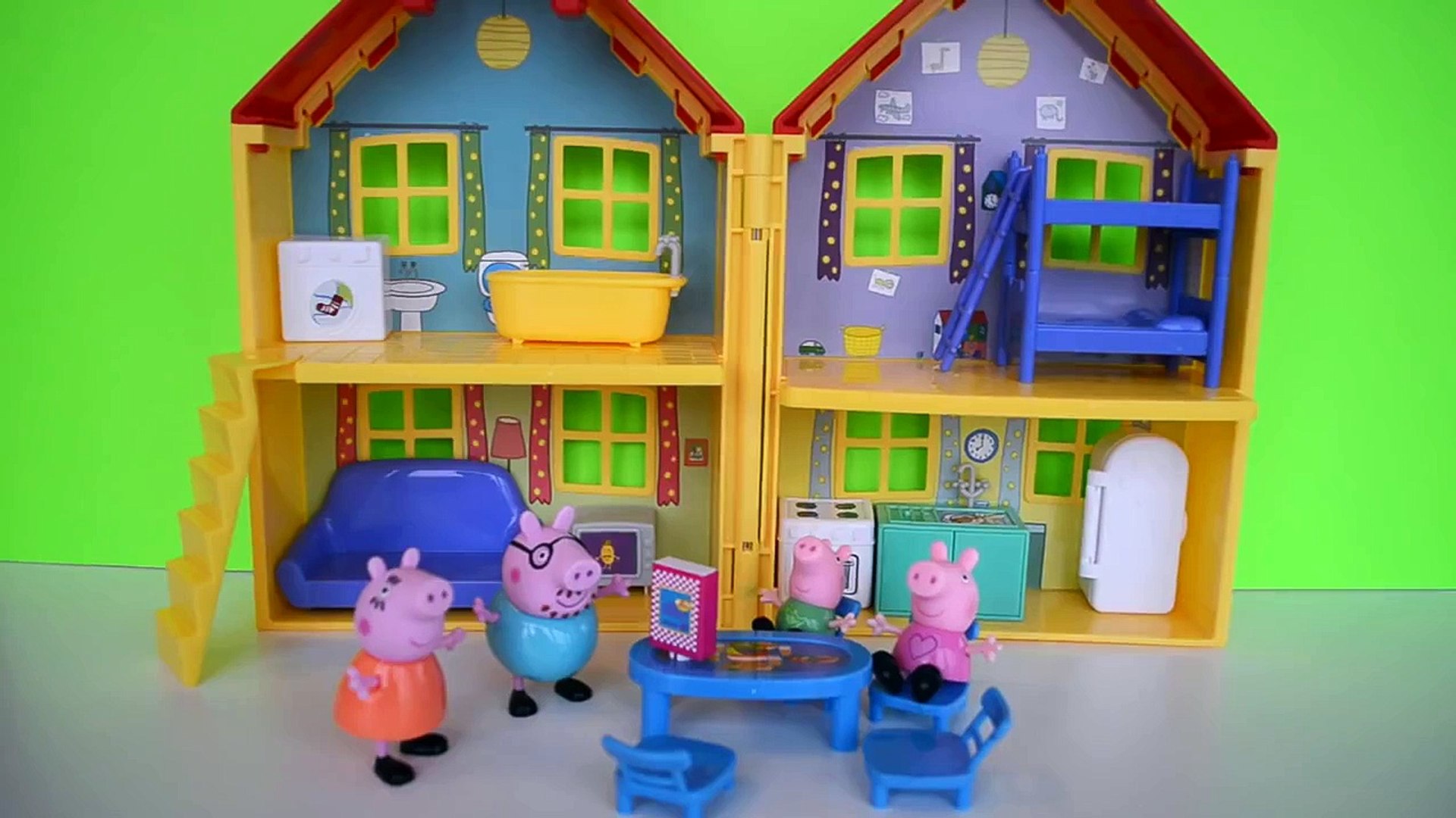 Pig George da Familia Peppa Pig no Parque de Diversões Completo em Portugues Disney Tototo