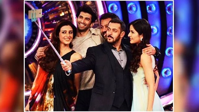 Salman Khan Takes SELFIE With Katrina Kaif @ Bigg Boss 9 Finale