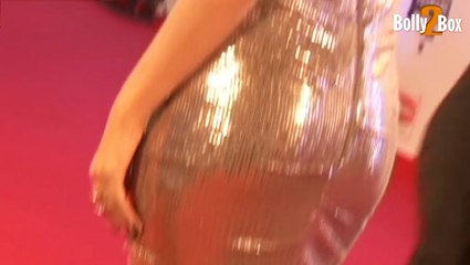 Ishita Sharma In Strapless Dress At Filmfare Awards | Bollywood Celebs