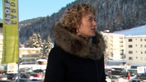 Yodelling man interrupts reporter in Davos